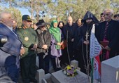 آئین گلباران و عطرافشانی مزار شهدای ادیان توحیدی در اسلامشهر