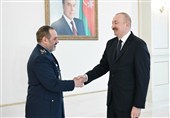 وزیر الدفاع الإیرانی یلتقی رئیس جمهوریة أذربیجان