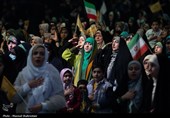 Уличное празднование иранским народом годовщины со дня рождения последнего шиитского имама