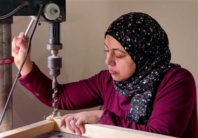 بين الأرقام والخشب: رحلة إقبال شلبي نحو المنجرة