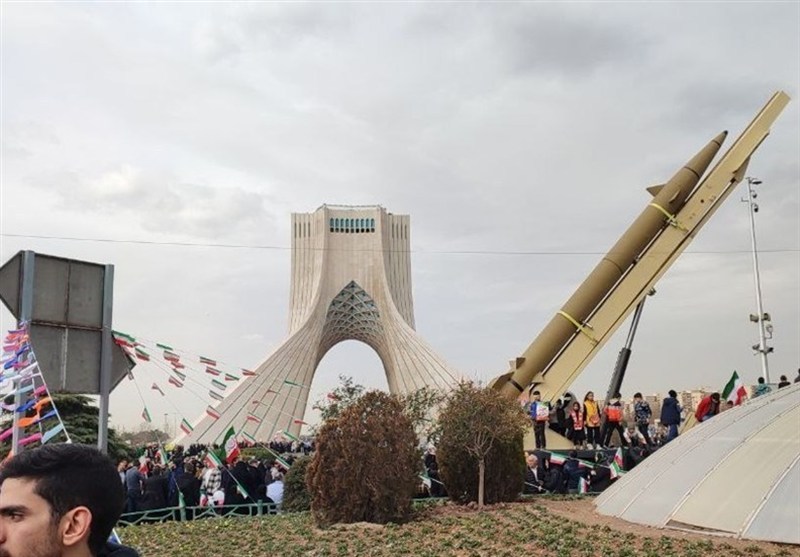 Иран представил крылатые и баллистические ракеты на митинге в честь годовщины Исламской революции