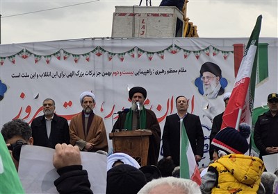 ملت ایران پیام هیهات من الذلة را به دشمنان رساند