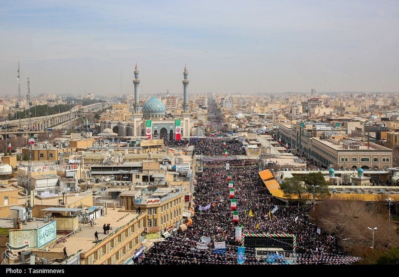 حماسه‌آفرینی پرشور مردم قم در 22 بهمن