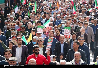 بملايين المتظاهرين… إيران تجدّد تمسّكها بالثورة وتؤكد: لا خوف من التهديدات الأميركية والإسرائيلية