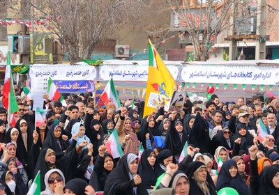 حضور پررنگ دهه هشتادی‌ها و دهه نودی‌ها در راهپیمایی 22 بهمن