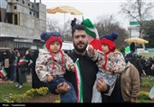 عکس‌های یادگاری مردم در جشن تولد انقلاب
