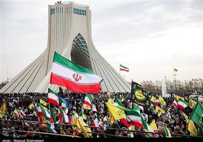 Миллионы людей вышли на марш по всему Ирану в память о годовщине Исламской революции