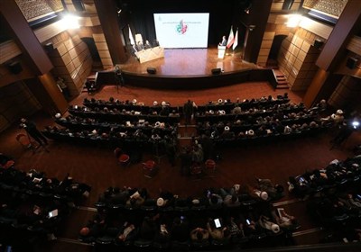 حلقه‌های میانی به سمت نخبه‌گرایی افراطی و عمل‌زدگی منحرف نشوند