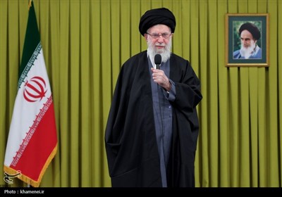 الإمام الخامنئي يشكر الشعب الإيراني على المشاركة المليونية في مسيرات ذكرى انتصار الثورة الإسلامية