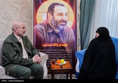 حضور رئیس مجلس در منزل شهید فرج‌الله شوشتری - مشهد مقدس