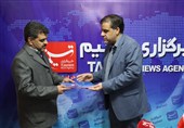 تجلیل از مدیر خبرگزاری تسنیم خراسان جنوبی در حوزه فرهنگ مهارت آموزی
