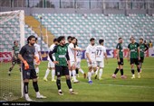 دیدار فوتبال تیم های خیبر خرم آباد و ملوان انزلی