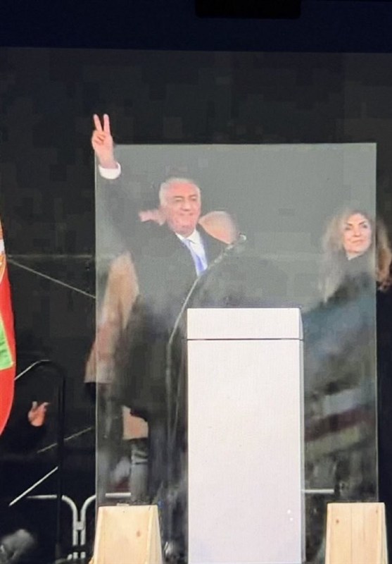 ببینید/رضا پهلوی پشت شیشه ضد گلوله!