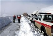 نجات 300 تبعه غیرمجاز افغان گرفتار در برف و باران توسط مرزبانی ایران