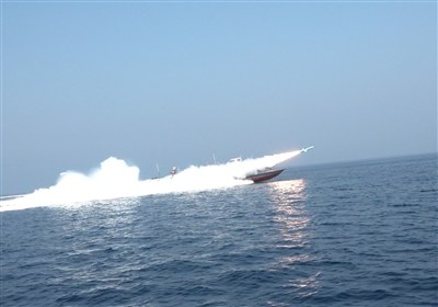 موشک‌ها و پهپادهای ایرانی پایگاه‌ها و شناورهای آمریکایی را هدف گرفتند