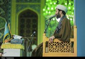 زمزمه دعای کمیل در اولین شب جمعه ماه رمضان