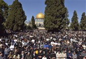 حضور هزاران نمازگزار در مسجد الاقصی با وجود محدویت‌های اسرائیل