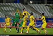 دیدار تیم های فوتبال فجر شهید سپاسی شیراز و شمس آذر قزوین