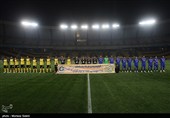 دیدار تیم‌های فوتبال سپاهان و استقلال خوزستان