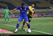 دیدار تیم‌های فوتبال سپاهان و استقلال خوزستان