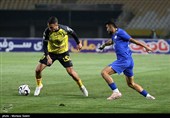 دیدار تیم‌های فوتبال سپاهان و استقلال خوزستان