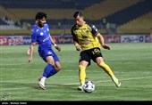 دیدار تیم‌های فوتبال سپاهان و استقلال خوزستان
