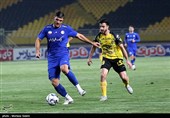 دیدار تیم‌های فوتبال سپاهان و استقلال خوزستان