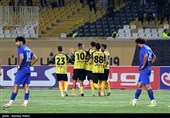 دیدار تیم‌های فوتبال سپاهان و استقلال خوزستان