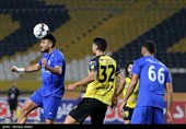 دیدار تیم‌های فوتبال سپاهان و استقلال خوزستان
