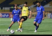دیدار تیم‌های فوتبال سپاهان و استقلال خوزستان