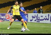 دیدار تیم‌های فوتبال سپاهان و استقلال خوزستان