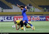 دیدار تیم‌های فوتبال سپاهان و استقلال خوزستان