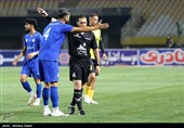 دیدار تیم‌های فوتبال سپاهان و استقلال خوزستان