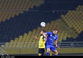 دیدار تیم‌های فوتبال سپاهان و استقلال خوزستان
