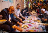 مراسم افطاری ساده در محله قبله شیراز