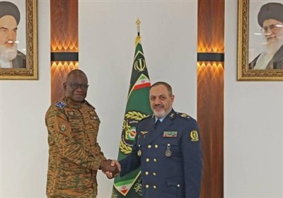 وزيرا دفاع إيران وبوركينا فاسو يؤكدان أهمية تعزيز العلاقات وتطوير التعاون الثنائي