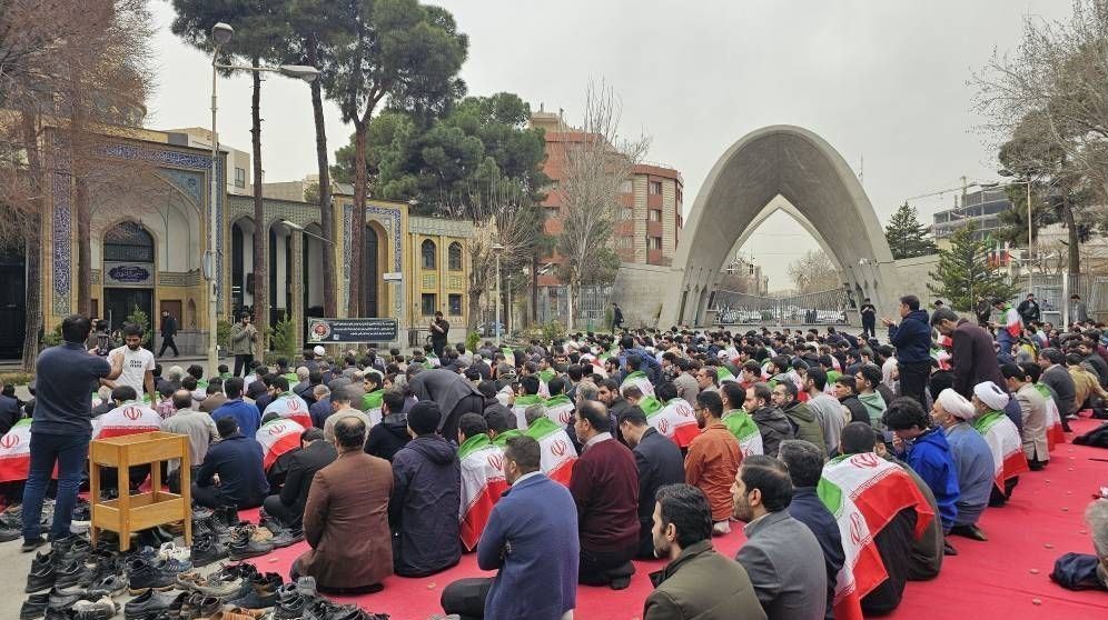 تجمع دانشجویان در محکومیت اهانت به پرچم ایران 1 پایگاه خبری ججین پایگاه خبر ججین