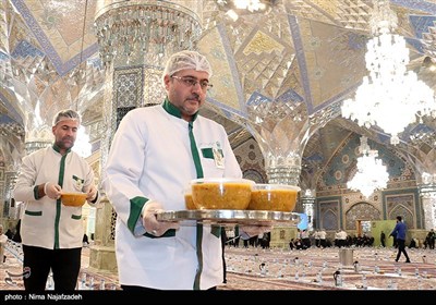ضيافة إفطار في رحاب حرم الإمام الرضا (ع)