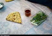 مراسم افطاری  ساده در  امام زاده سید عباس بجنورد