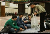 مراسم افطاری ساده در حسینه اعظم زنجان