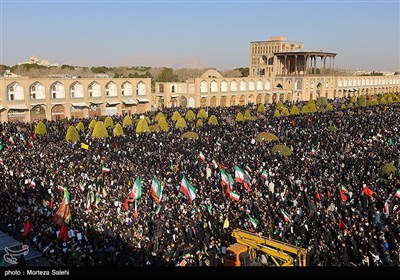 Şehit Devrim Liderinin Yasını Tutanların Toplanması - İsfahan