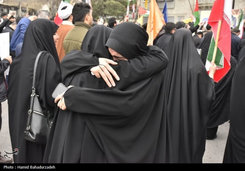 اشک و ناله امت در سوگ شهادت امام شهید