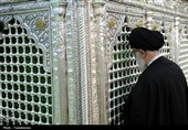 تصاویری از حضور امام خامنه‌ای در حرم حضرت معصومه(س)
