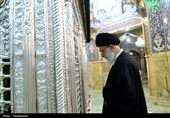 تصاویری از حضور امام خامنه‌ای در حرم حضرت معصومه(س)