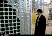 تصاویری از حضور امام خامنه‌ای در حرم حضرت معصومه(س)