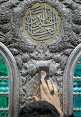 سوگ و حزن اعلام شهادت رهبر معظم انقلاب در حرم مطهر رضوی