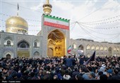 تجمع سوگواران رهبر شهید انقلاب در حرم مطهر رضوی