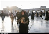 تجمع سوگواران رهبر شهید انقلاب در حرم مطهر رضوی