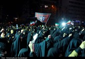 تجمع مردم داغدار تهران در مقابل دانشگاه تهران