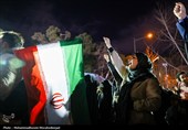 تجمع مردم داغدار تهران در مقابل دانشگاه تهران